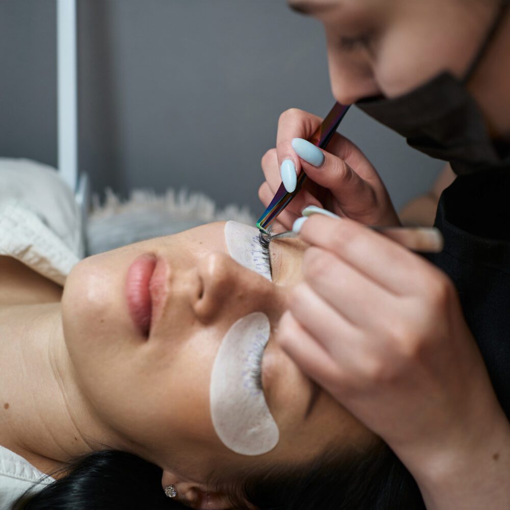 Eyelash Extension Removal – Partial Removal (30 minutes)